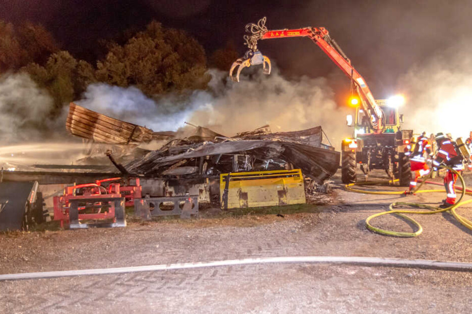 Der Stall brannte komplett ab, der Sachschaden wird auf 800.000 Euro geschätzt.