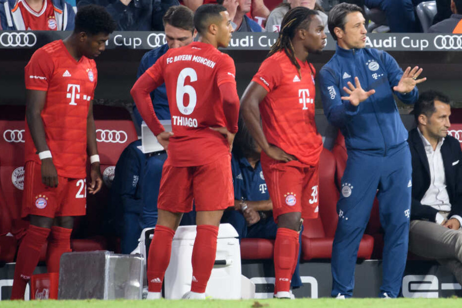 Niko Kovac (r) rüstete in der zweiten Halbzeit ordentlich auf.