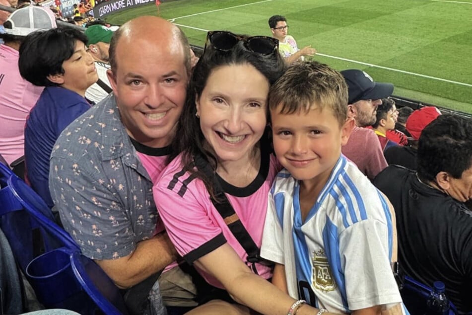 Nur wenige Stunden nach dem niedlichen Auftritt war Brian Stelter mit seiner Familie bei einem Fußballspiel.