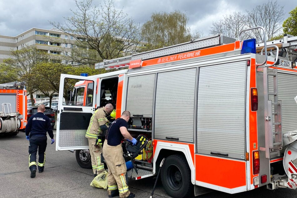 Berlin: Märkisches Viertel: Feuerwehr rückt wegen Kellerbrand aus