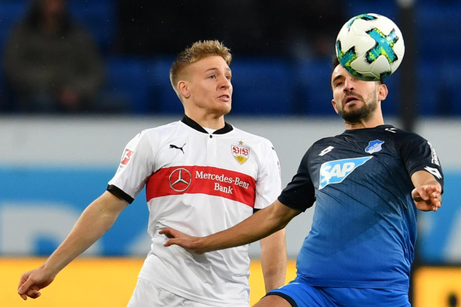 Stuttgarts Santiago Ascacibar (l) und Hoffenheims Lukas Rupp im Zweikampf.