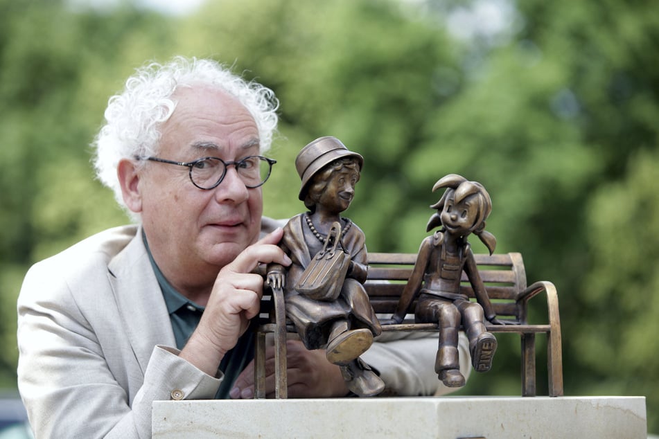 Tom Pauls (67) war von der Bronze-Statue richtig entzückt.