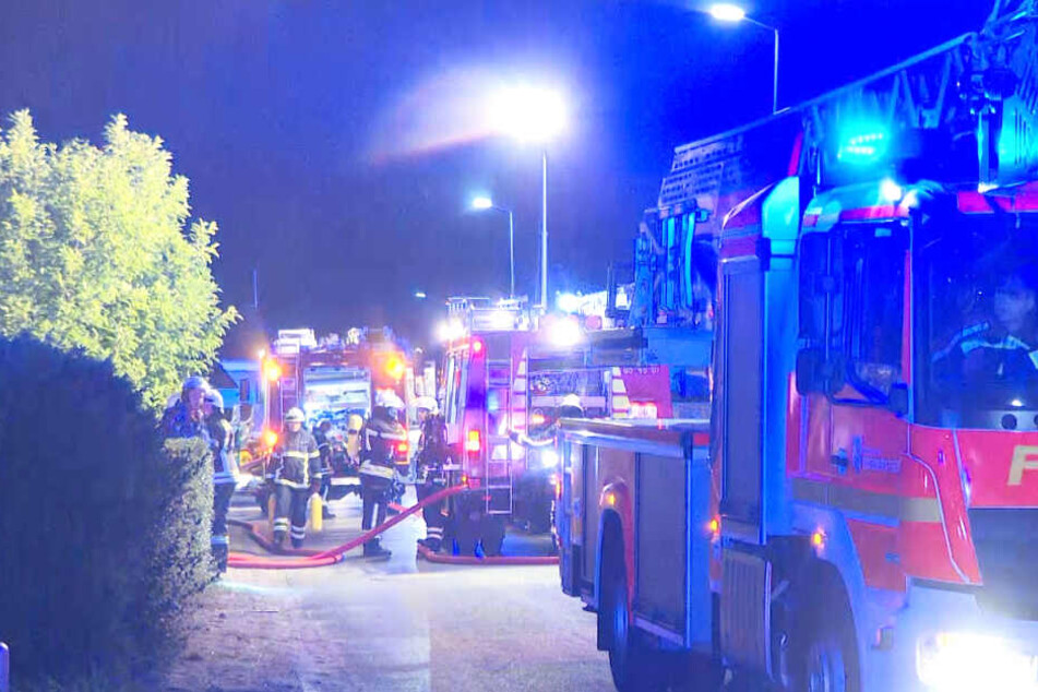 Die Feuerwehr war mit mehr als 80 Einsatzkräften vor Ort.