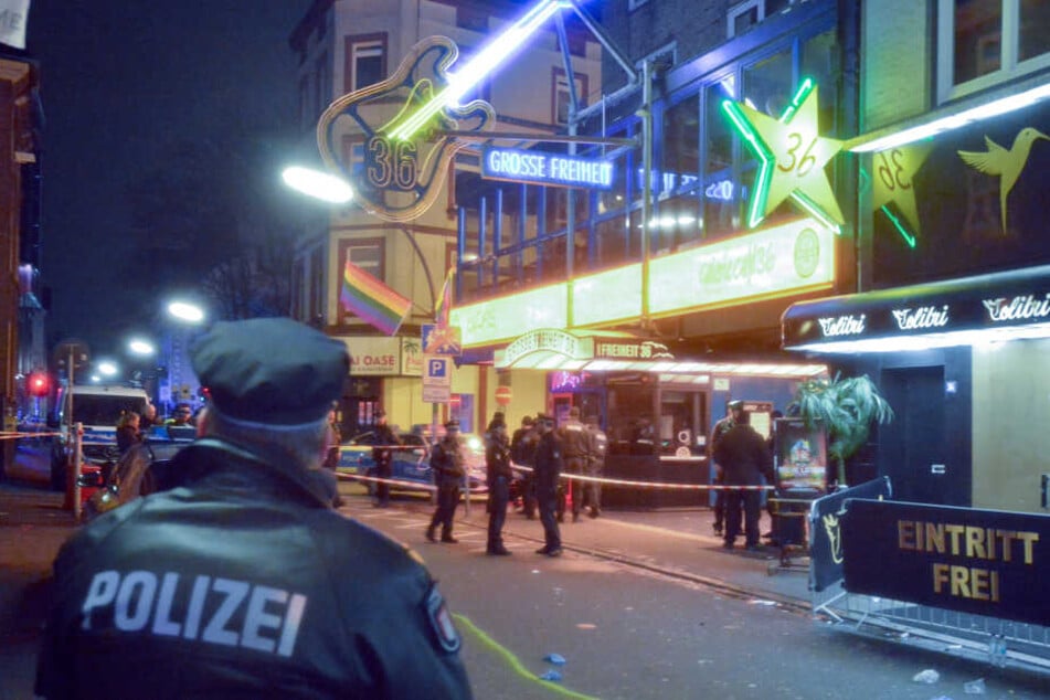 Auf der "Großen Freiheit" auf dem Hamburger Kiez fielen in der Nacht Schüsse, die einen große Polizeieinsatz auslösten.