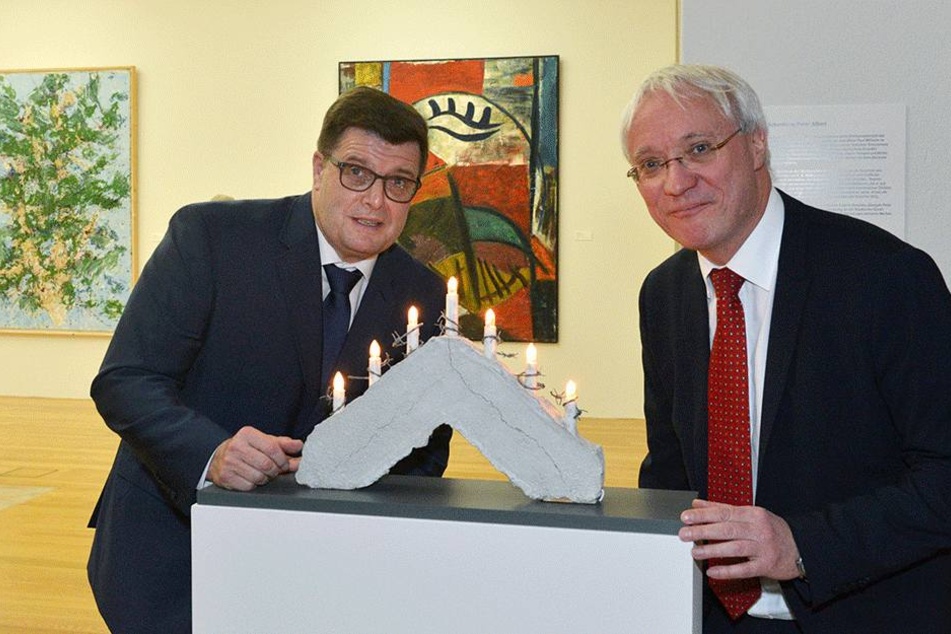 Das erste Kunstwerk von Manaf Halbouni, "Schwippbogen", hält Einzug in die Städtische Galerie Dresden.