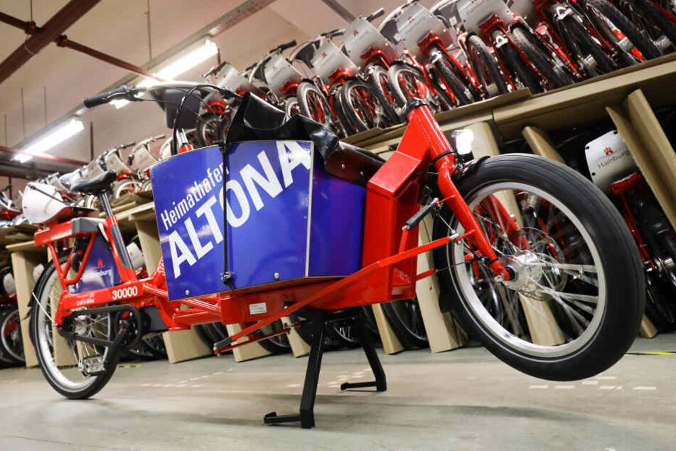 Ein elektrisch unterstütztes Lastenfahrrad (Pedelec) bei der Vorstellung der neuen Stadtrad-Fahrräder im Fahrradleihsystem Stadtrad: Hamburgs Stadtrad-Fahrräder können von Februar an nach rund einmonatiger Pause wieder ausgeliehen werden. Ers