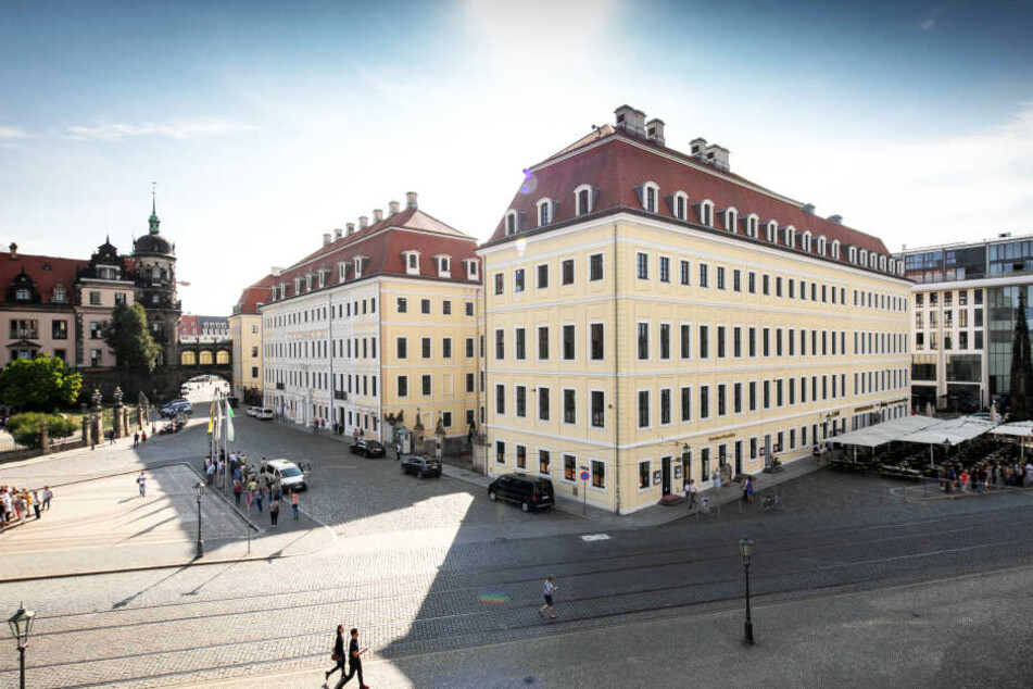 Im Innenhof des Taschenbergpalais Hotels von Kempinski befindet sich ebenso eine Eislaufbahn.