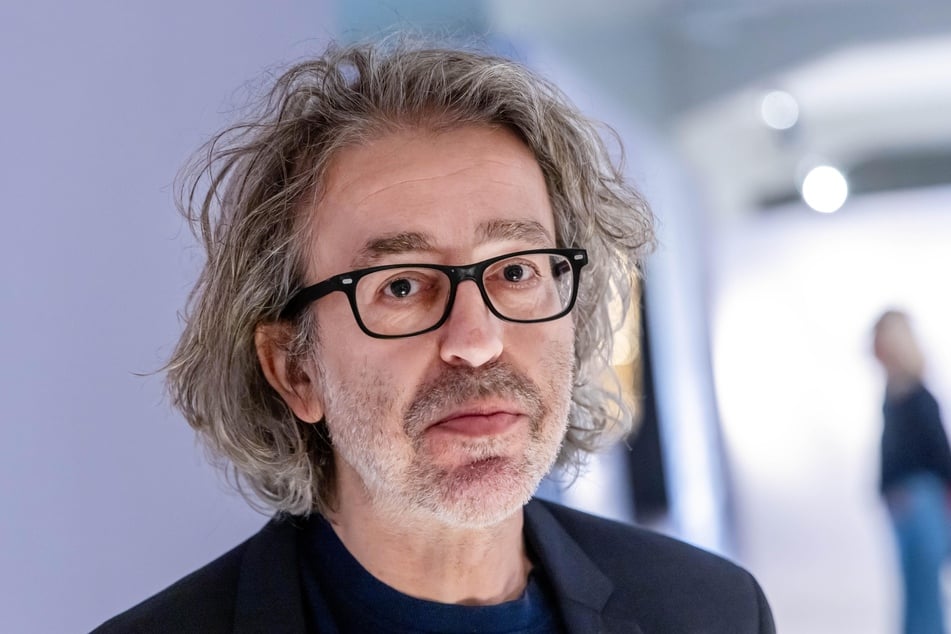 Daniel Dost (51) kuratierte gemeinsam mit Dr. Christina Michel die Ausstellung "Threads" im smac.