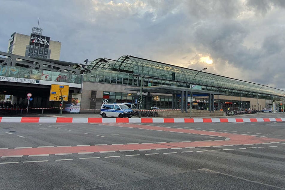 Polizeieinsatz am Bahnhof Berlin-Spandau