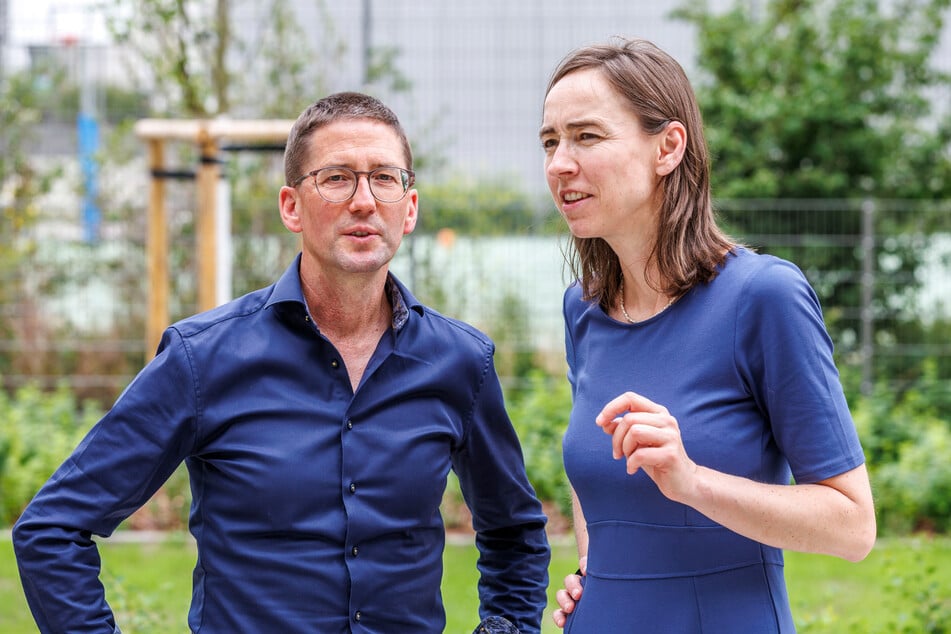 WiD-Geschäftsführer Steffen Jäckel (52) und Sozialbürgermeisterin Kristin Kaufmann (46, Linke) am Dienstag bei der Einweihung.