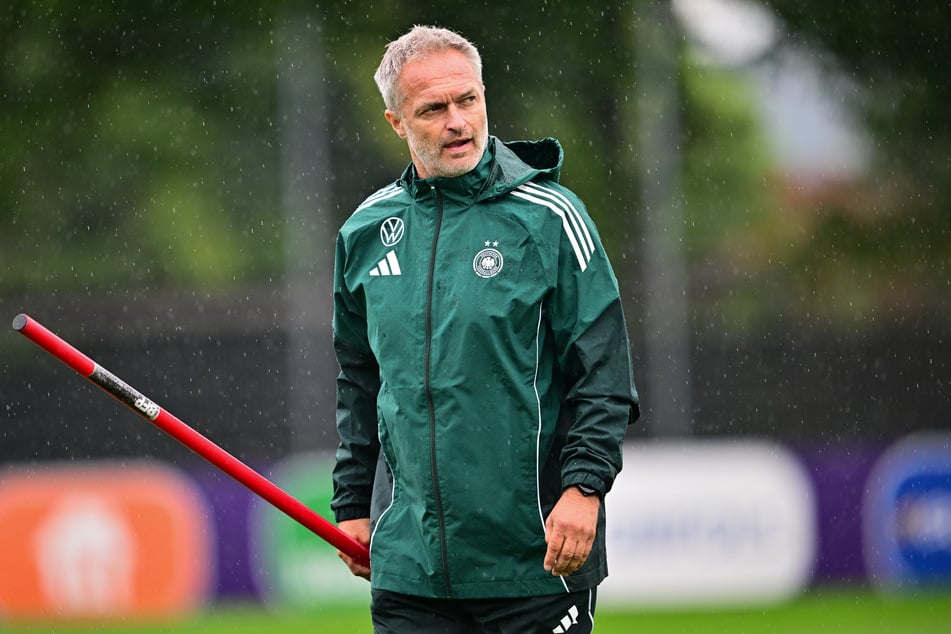 Die Mannschaft von Bundestrainer Christian Wück (52) muss im EM-Viertelfinale gegen Mitfavorit Frankreich ran.