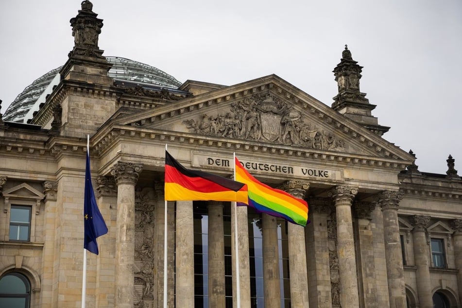 Der Bundestag wird am Internationalen Tag gegen Homophobie an diesem Samstag die Regenbogenflagge hissen.
