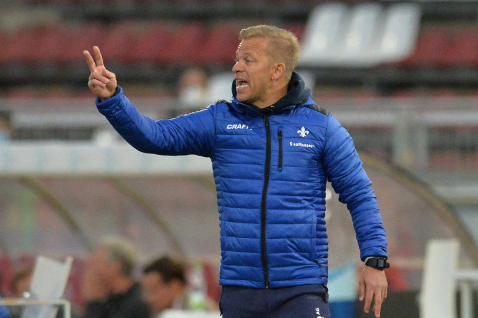 Lilien-Coach Markus Anfang und die Spieler des SV Darmstadt 98 werden für die beiden Saisonspiele Quartier in Gernsheim am Rhein beziehen.