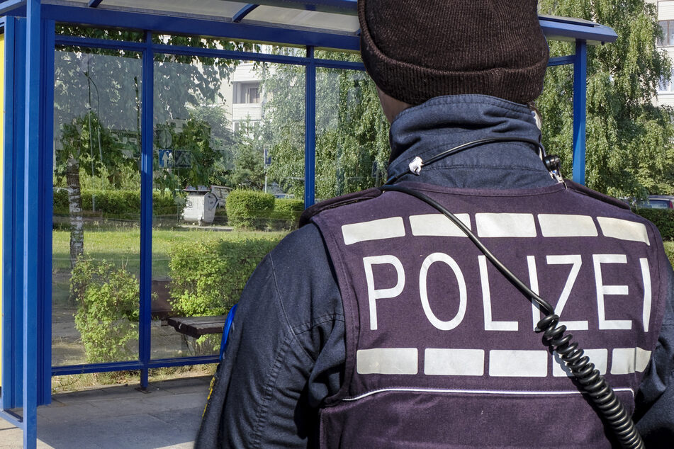 Fotomontage: Der 24-Jährige soll mehrfach versucht haben, den Studenten mit einem Messer im Hals- und Oberkörperbereich zu verletzen (Symbolbild).