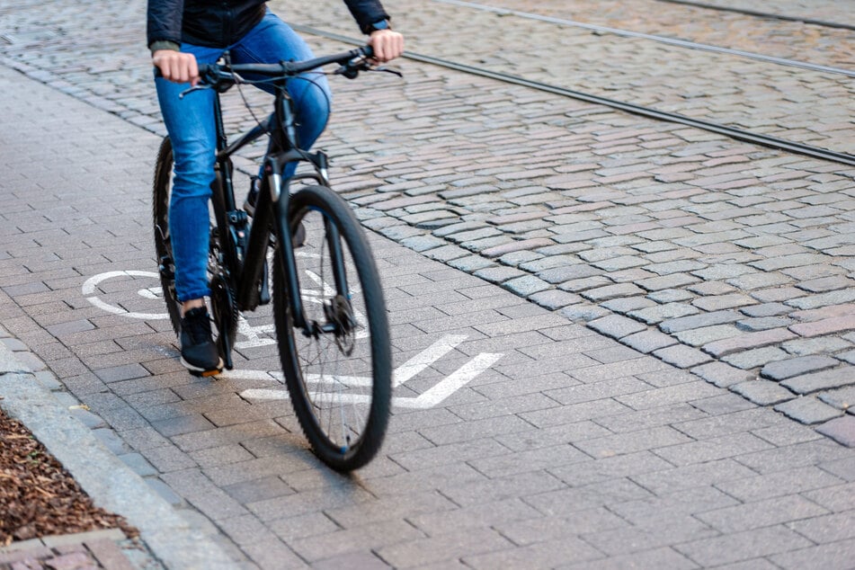 Erst gestürzt, dann randaliert: Betrunkener Radfahrer sorgt für Einsatz