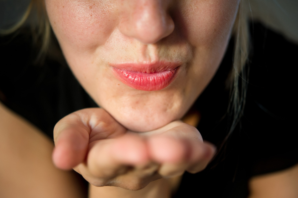 Lobende Worte tragen dazu bei, die Beziehung in der Freundschaft oder Liebe zu verbessern.