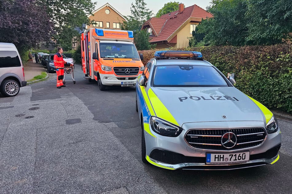 In Hamburg ist am gestrigen Montag ein 86-Jähriger bei Dacharbeiten von der Leiter gefallen. Er kam bei dem Unglück ums Leben.