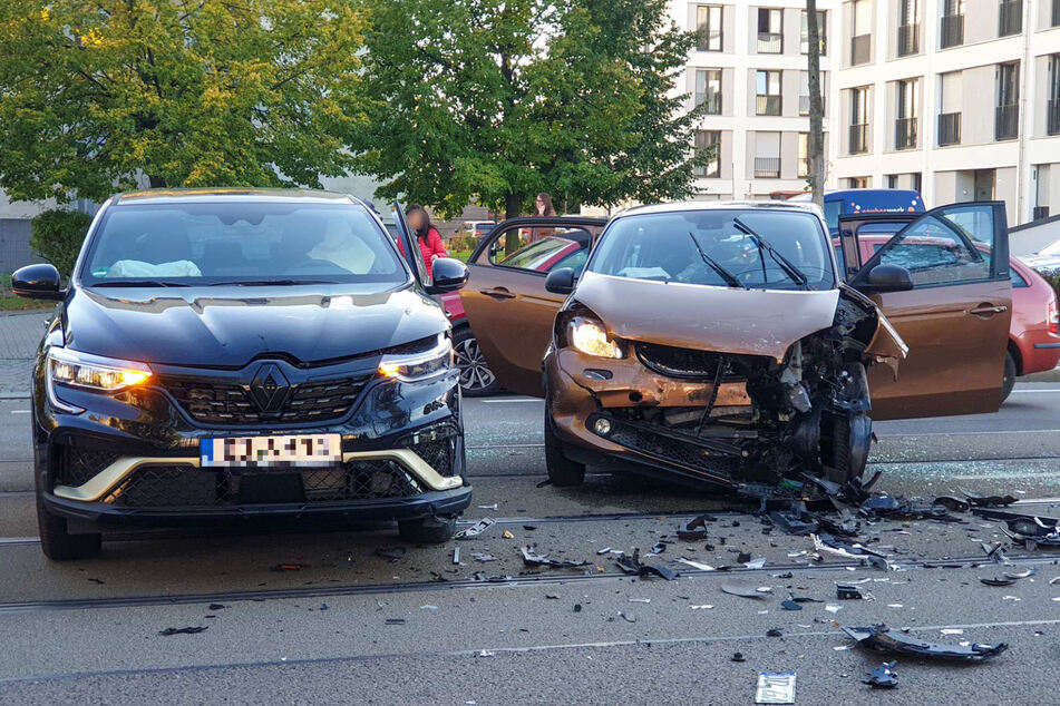 Auf der Schandauer Straße kam es am heutigen Mittwoch zum Zusammenstoß zweier Autos.