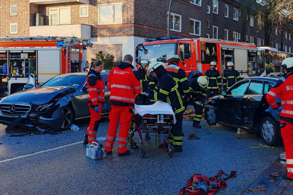 Auf einer Kreuzung in Hamburg-Bergedorf sind am Montagmorgen zwei Autos kollidiert.