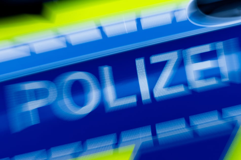 Der Polizeibeamte aus Bonn ist durch abgehörte Telefongespräche ins Visier der Ermittler geraten. (Symbolbild)