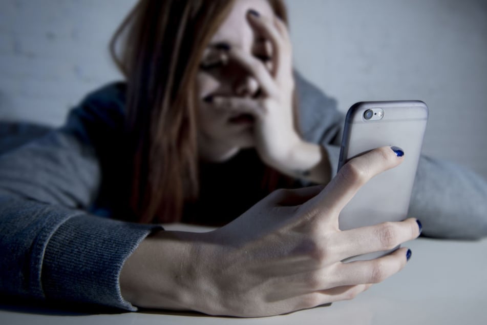 Wegen ihrem Mobiltelefon riskierte sie ihr Leben. (Symbolbild)