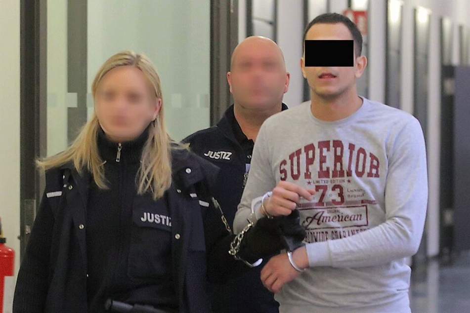 Fast alle Gesichtsknochen zertrümmerte N. seiner Freundin.