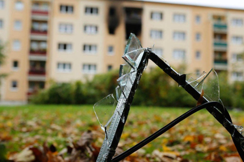 Die Splitter flogen durch die Wucht der Explosion Hunderte Meter weit.