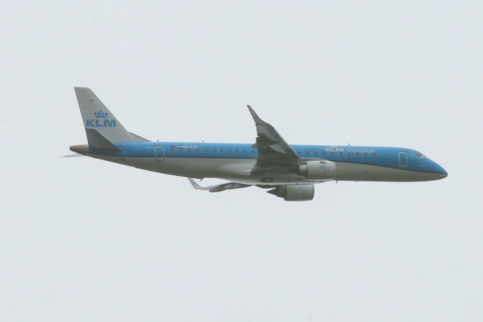 Die KLM-Maschine aus Amsterdam ist zu Trainingszwecken in Dresden.