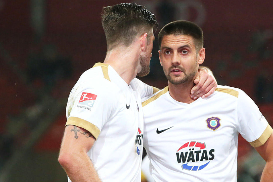 Enttäuschung nach der Pleite in Ingolstadt bei Dimitrij Nazarov (r.) und Dennis Kempe.