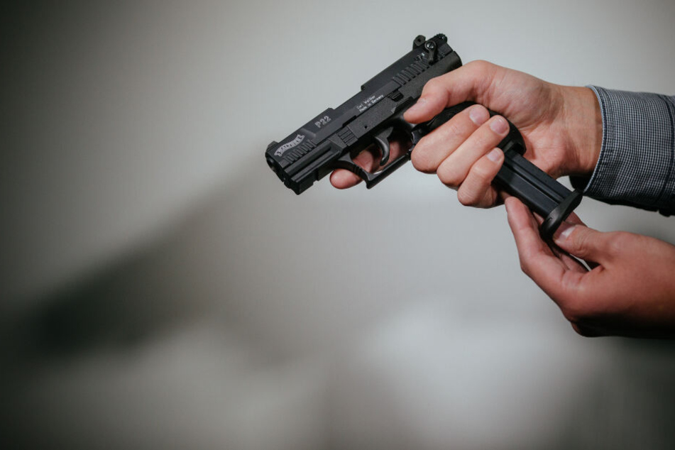 Der Mann wollte seine Waffe lediglich ausprobieren. (Symbolbild)