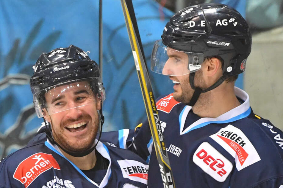 Das Erfolgsduo Nick Huard (l.) und Jordan Knackstedt wollen die Eislöwen unbedingt halten