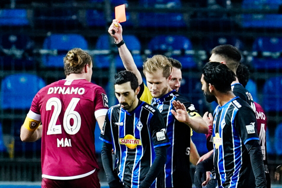 Das ist richtig bitter! Dynamo-Kapitän Sebastian Mai (27, l.) fehlt nach seinem Aussetzer gleich dreimal.