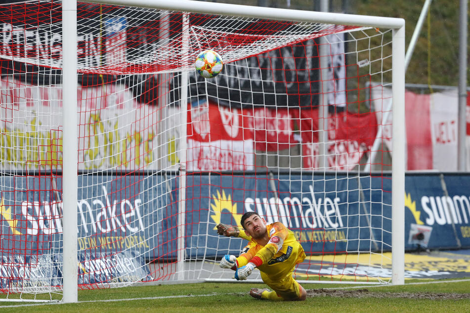 Tolle Parade von Johannes Brinkies. Trotz seiner starken Leistungen muss der FSV-Keeper zu oft den Ball aus dem Kasten holen.
