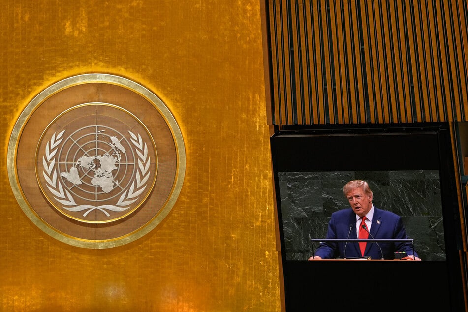 US-Präsident Donald Trump (80) hält im Hauptquartier der Vereinten Nationen eine Rede während der 81. Sitzung der Generalversammlung der Vereinten Nationen.