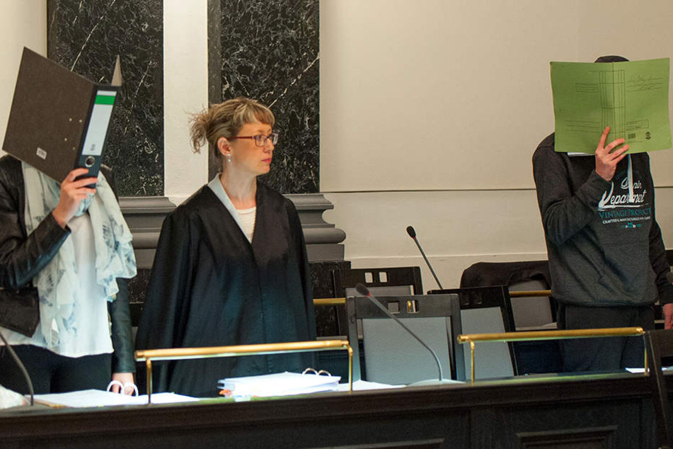 Michaela P. und Jonny H. vor dem Gericht in Zwickau.