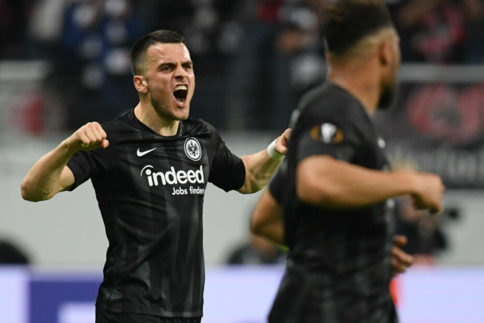 Filip Kostic (Li.) erzielte das 1:0 für die Eintracht.