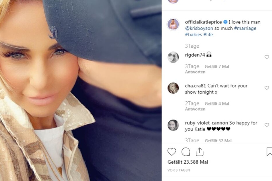 Katie Price und ihr Verlobter. Hier gab es schon einen Hinweis auf die Verlobung #marriage.