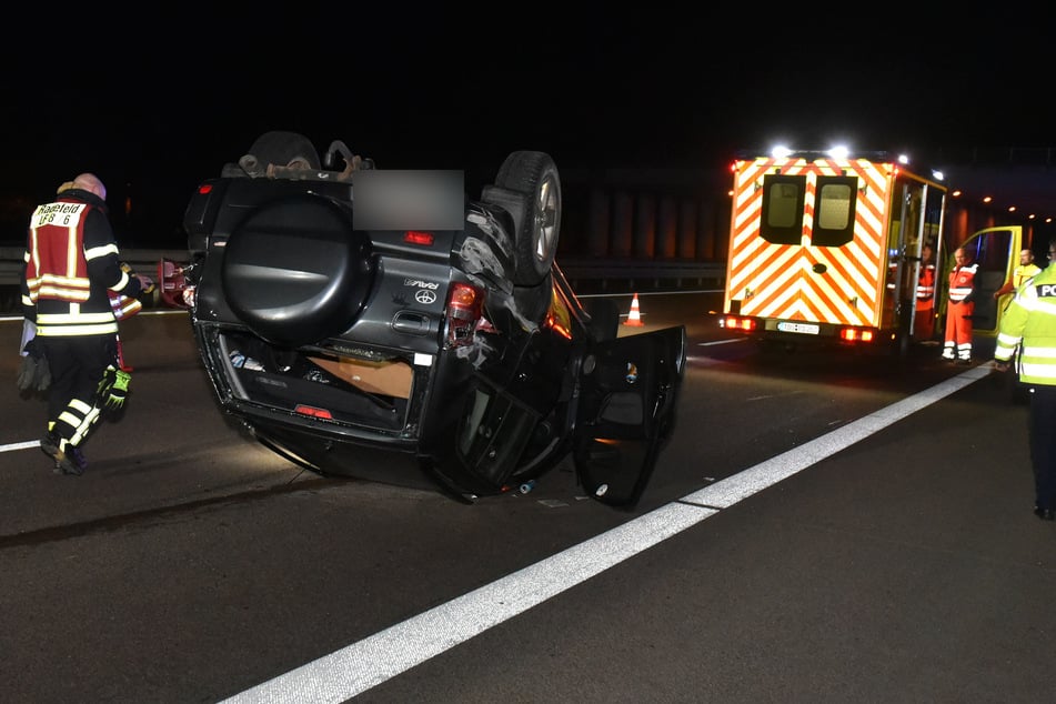 Mehrere Einsatzkräfte sicherten die Unfallstelle.