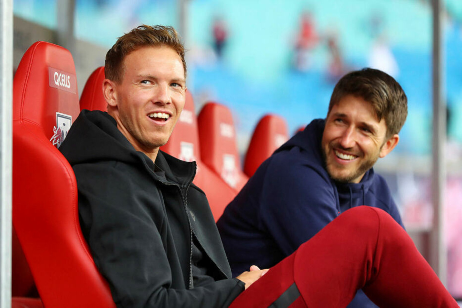 Im Training schoss Trainer Julian Nagelsmann (32, l.) seinen Videoanalysten Benjamin Glück (33) ab, den er danach in die Klinik fahren musste.