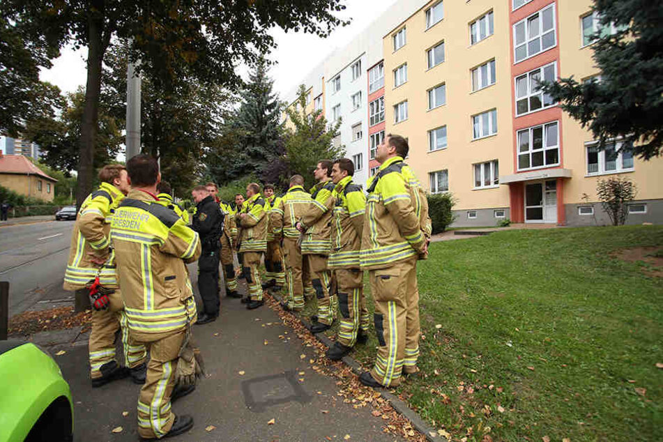 Die Kameraden der Feuerwehr sind immer noch mit der Evakuierung beschäftigt.