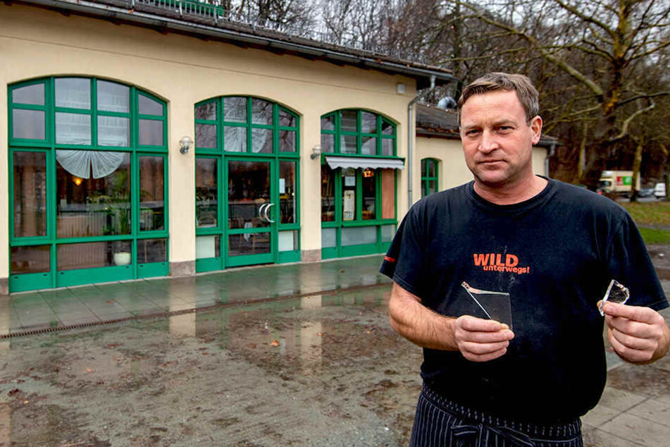 Immer wieder hat Café-Inhaber Falko Hirsch (45) Ärger mit Einbrechern.