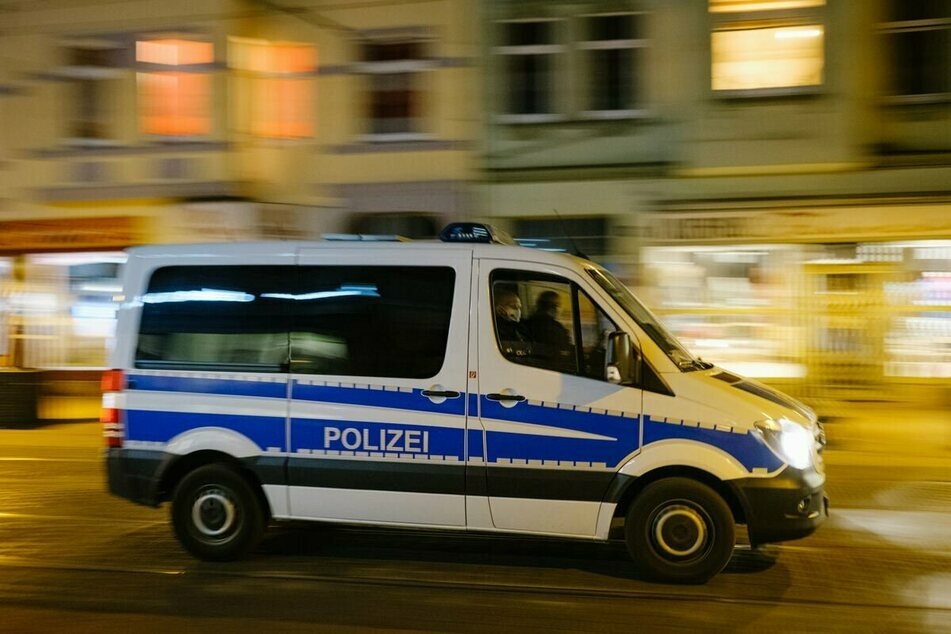 Die Polizei ermittelt wegen versuchter Tötung. (Symbolbild)