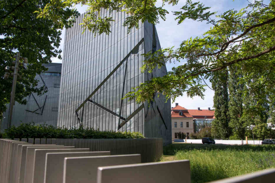 Im Jahr 1999 wurde das Jüdische Museum in Berlin fertiggestellt.