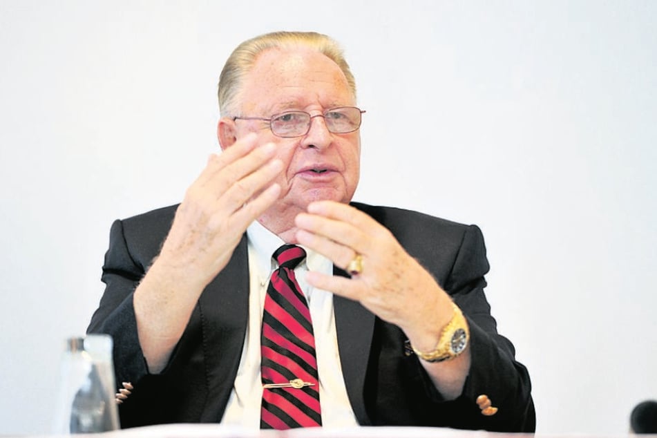 Prof. Hans J. Naumann ist geschäftsführender Gesellschafter des Unternehmens Niles-Simmons-Hegenscheidt.