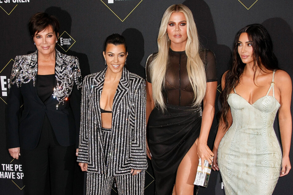 Kris Jenner (66, von links), Kourtney Kardashian (42), Khloé Kardashian (37) und Kim Kardashian (41) trauern um ihre ehemalige Finanzberaterin.