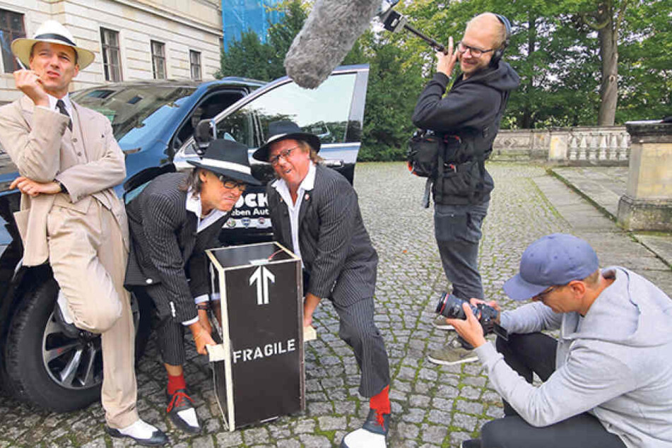 „Mafia Mia“-Dreh vor Schloss Albrechtsberg. Das Schloss verkörpert in der
Dinnershow den Sommersitz des Paten.