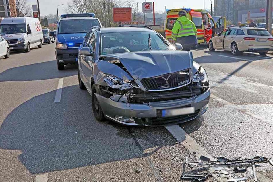 Ein Skoda krachte auf der Pölbitzer Straße seitlich in ein Taxi.