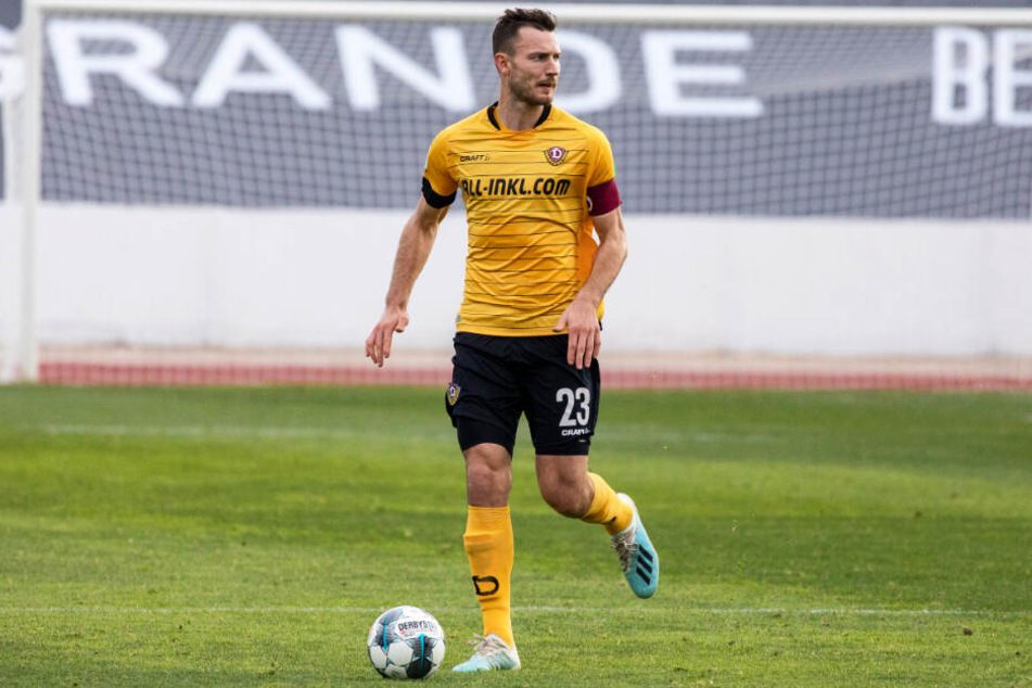 Florian Ballas vor einer Woche beim Test gegen Jeonbuk Hyundai in Marbella. Da trug er in der zweiten Hälfte die Kapitänsbinde. Am Freitag in Stuttgart dann erstmals ganz offiziell.