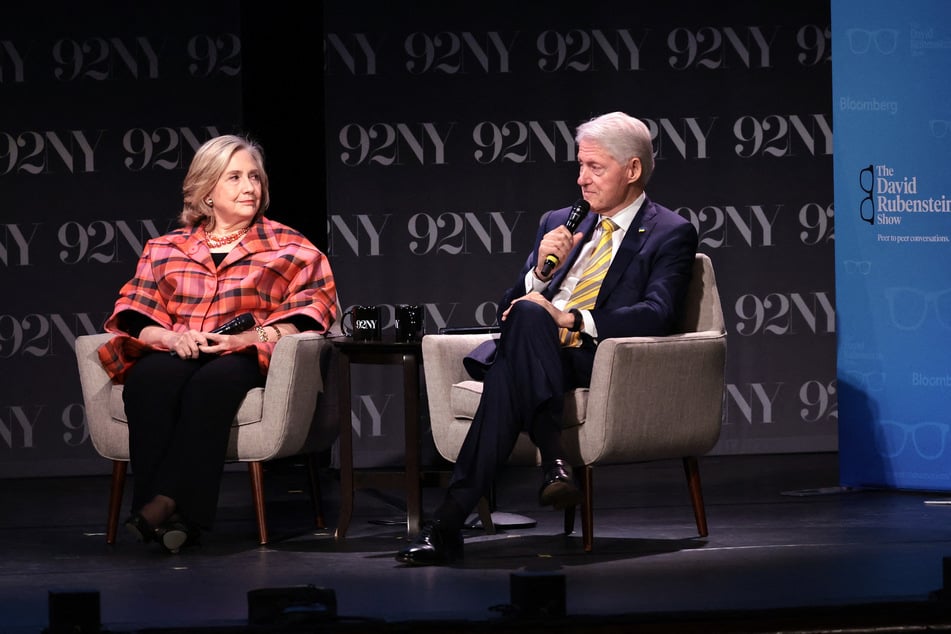 Bill Clinton (r) and Hillary Clinton (l) will testify in a US House investigation surrounding deceased sex offender Jeffrey Epstein, a spokesman for the ex-president said.