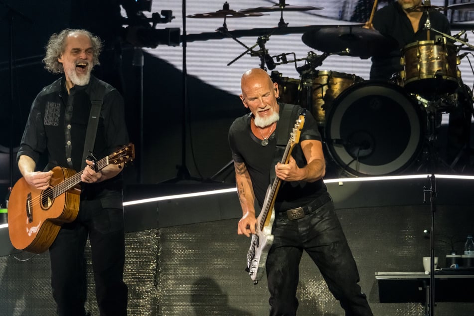Die Spielfreude der Band war dabei durchgehend spürbar. Besonders Hans-Timm Hinrichsen (60, links) strotzte nur so vor Energie...